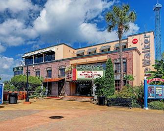 Luxury vacation Kemah, TX condo. Bars and restaurants within walking distance. - Kemah - Building