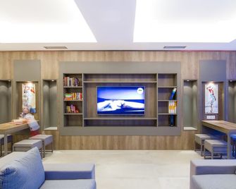 Ntinas Filoxenia - Chrisi Akti - Salon