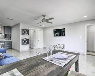 Patio and Balcony Gulf Coast Retreat in Brownsville - Brownsville - Sala de estar
