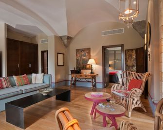 Parador De Corias - Cangas del Narcea - Sala de estar