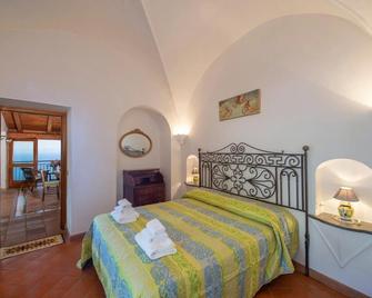 Villamena - Furore - Bedroom