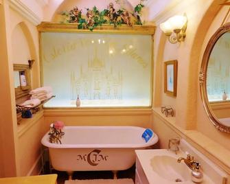 The Cottage - Monticello - Bathroom