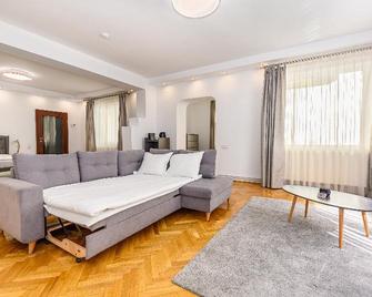 Cedrus Boutique - Braşov - Olohuone