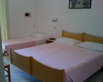 Hotel Serafini - Misano Adriatico - Schlafzimmer