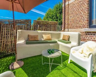 Luxurious holiday home in Heers with terrace - Borgloon - Innenhof