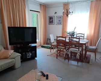 Haus in Ruhiger Umgebung - Balatonföldvár - Salle à manger