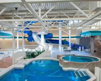 Sheraton Cavalier Saskatoon Hotel - ססקאטון - בריכה