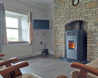 Lizzies Holiday Cottage - Carrick - Living room