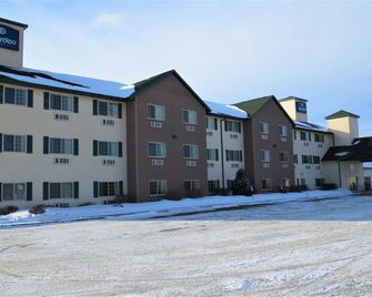 Boarders Inn & Suites By Cobblestone Hotels - Shawano - Shawano - Gebäude