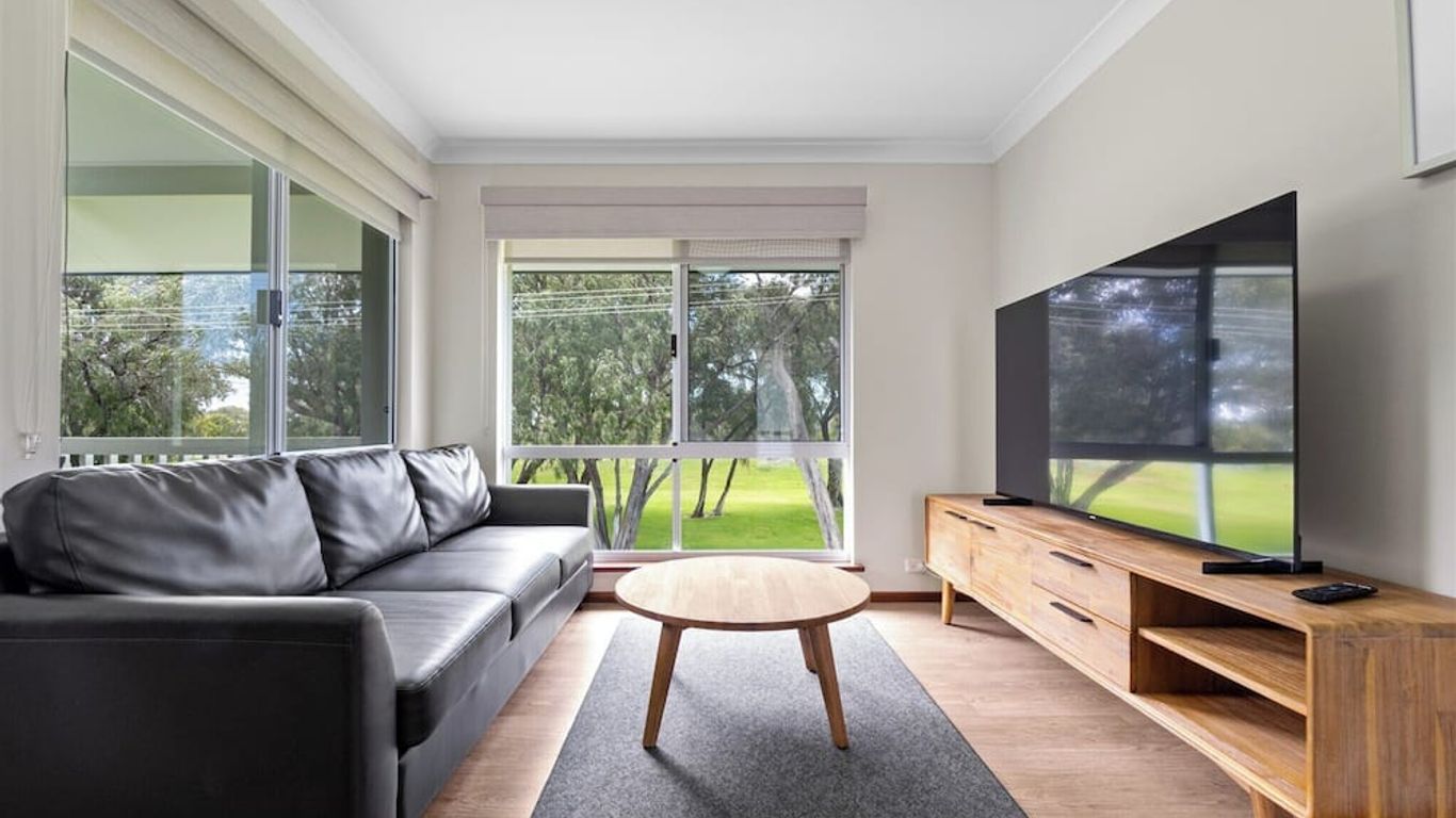 มัณฑะเลย์ ฮอลิเดย์ รีสอร์ต แอนด์ ทัวริสต์ ปาร์ค