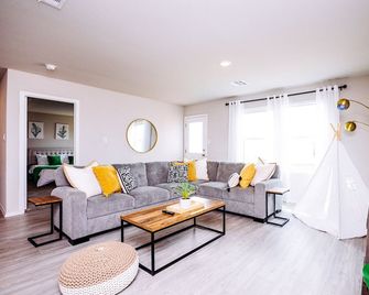 Contemporary 4-Bedroom Retreat! Lackland Afb - San Antonio - Habitación