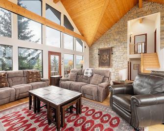 Hidden River Ranch private hot tub, rustic private location - Tabernash - Living room