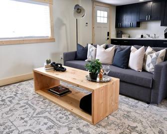 Golden Spike Stable Getaway in Downtown Tremonton - Tremonton - Huiskamer