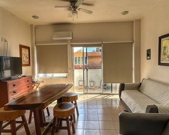 Apartment 2 Maleconcito del Sol Barra de Navidad - Barra de Navidad - Pokój dzienny