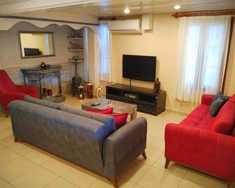 Yalcin Hotel - Cesme - Living room