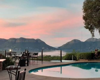 La Montagne Guest Lodge - Hartbeespoort - Pool