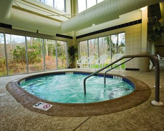 Hike, swim, boat, fish, bike & drive 70,000 acres of scenic land! - Shawnee on Delaware - Pool