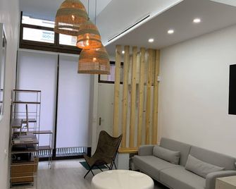 Loft de 2 Recámaras y 2 Baños - Madrid - Sala de estar