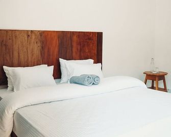 Spacious 6-bedroom villa with AC, WiFi in tranquil Varkala - Varkala - Habitación