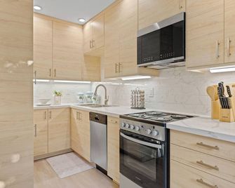 Stylish and cozy guest suite - Antelope - Cocina
