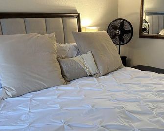 Luxury Apartment 12-15mins from Long Beach Airport - Bellflower - Bedroom