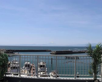 A 3storey building with an ocean view and rooftop / Yokosuka Kanagawa - Yokosuka - Balkon