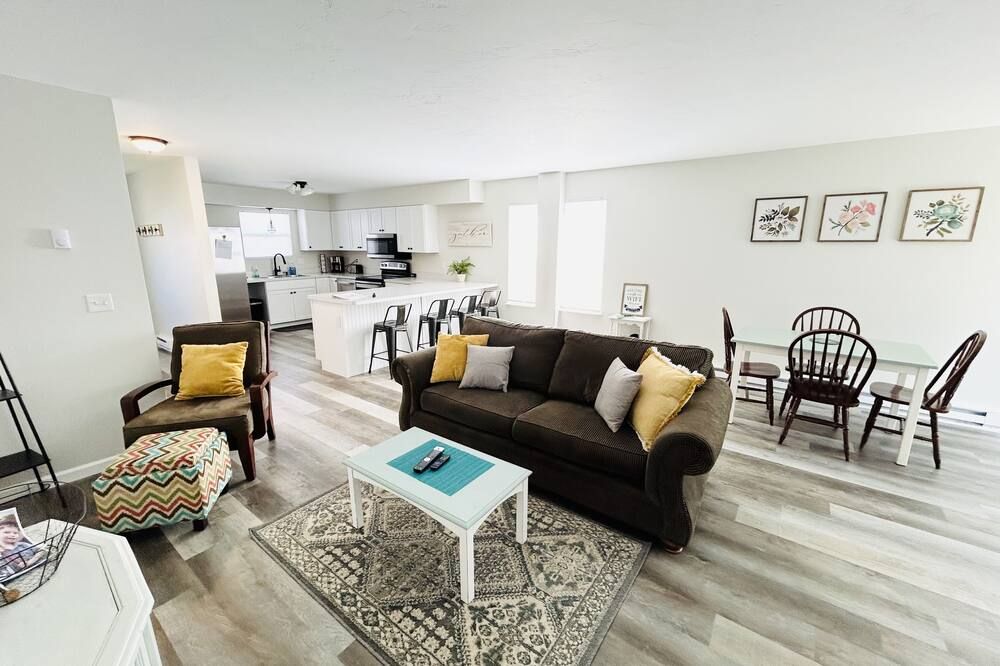 Highland Hideaway-Newly Remodeled! - Sheridan - Living room
