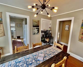 Pet-Friendly Downtown Ironton minutes away Elephant Rocks, Johnson Shut-ins - Ironton - Comedor