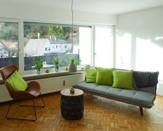 Modern apartment near the castle hill with a view of the countryside - Bad Abbach - Huiskamer