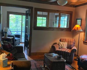 Charming Cottage Big Mckenzie Lake - Spooner - Living room
