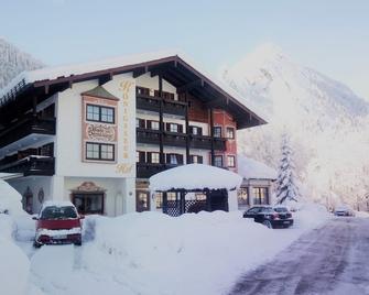 Hotel Königsseer Hof - שונאו אם קונגיסי - בניין