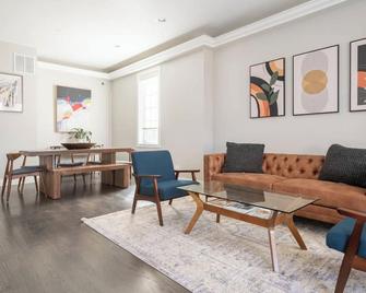 Luxury Hyde Park Haven- Perfect for families and digital nomads. Pet Friendly. - Chicago - Sala de estar