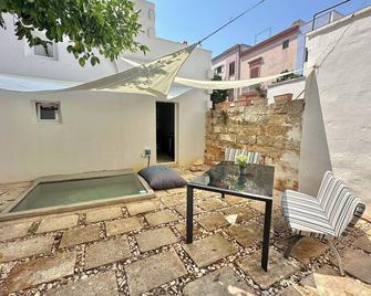 Lu Parmientu - One Bedroom Apartment, Sleeps 2 - Aradeo - Patio