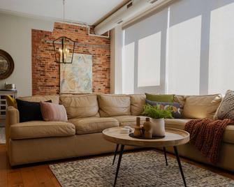 The Alford Building Two bedroom loft downtown - Kingston - Living room