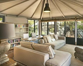 Petra Segreta Resort & Spa - San Pantaleo - Living room