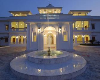 Umaid Farm Resort - A Legacy Vintage Stay in Jaipur - Jaipur - Edificio