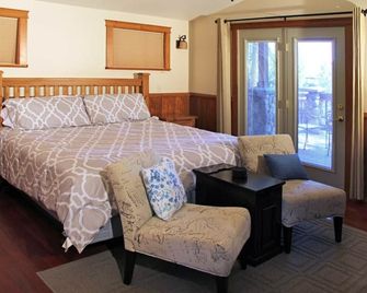 Harriman Springs Resort Cabin 3 - Cabins with a View - Klamath Falls - Bedroom