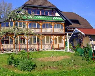 Beautiful Apartment in a Black Forest House With Conservatory - Bernau im Schwarzwald - Edificio