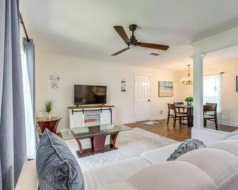 1 Mi to Moody Gardens and Beaches Galveston Home - Galveston - Wohnzimmer