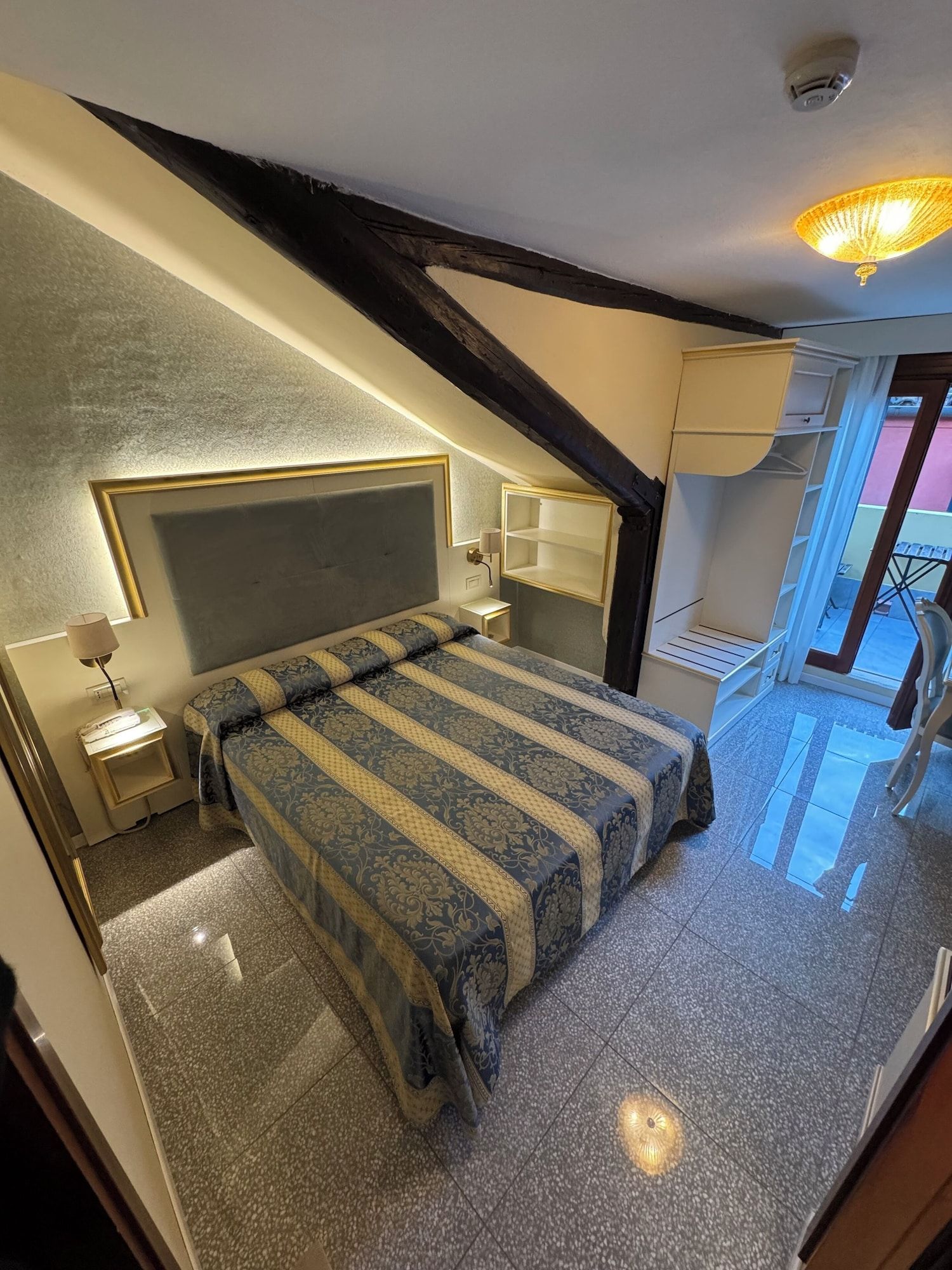 فندق تيفولي - البندقية - غرفة نوم