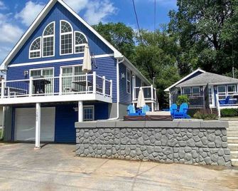 New lakeside cottage mins to Racetrack & downtown - Saratoga Springs - Building