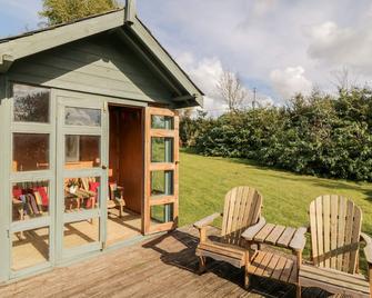 Llain Bach - Llangefni - Patio