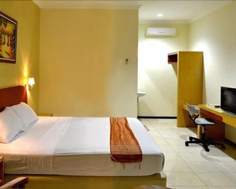 Hotel Kings Kudus - Kudus - Habitación