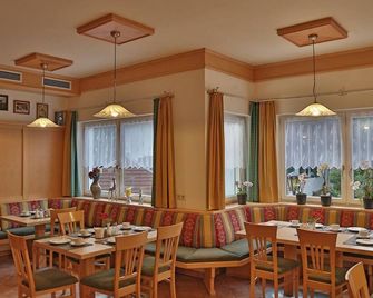 Triple room with shower, toilet - trombone, pension - Dorfgastein - Restaurant