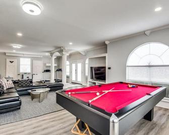 7600 Square Foot Grand Estate. - Dallas