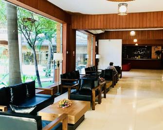 E-outfitting Golden Country Hotel - Mandalay - Lobby