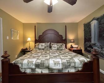 Mammaw's Mountaintop Retreat - Morrilton - Bedroom