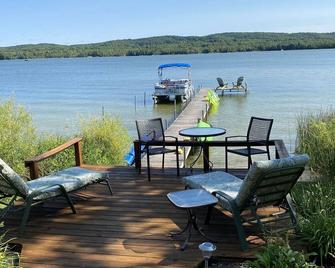 Northern Michigan Lakeside Family Retreat - sleeps 12 - Alanson - Patio