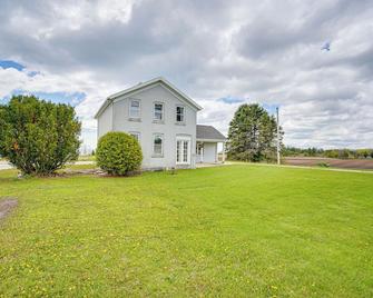 Waterfront Lake Michigan Home on 15 Acres! - Manitowoc - Gebäude