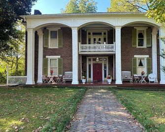 Room 1 Belmont Inn King on 1st floor In room private bathroom Shelbyville, TN - Shelbyville - Gebouw